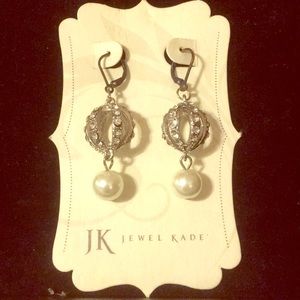 New, never worn Jewel Kade Carriage Earrings